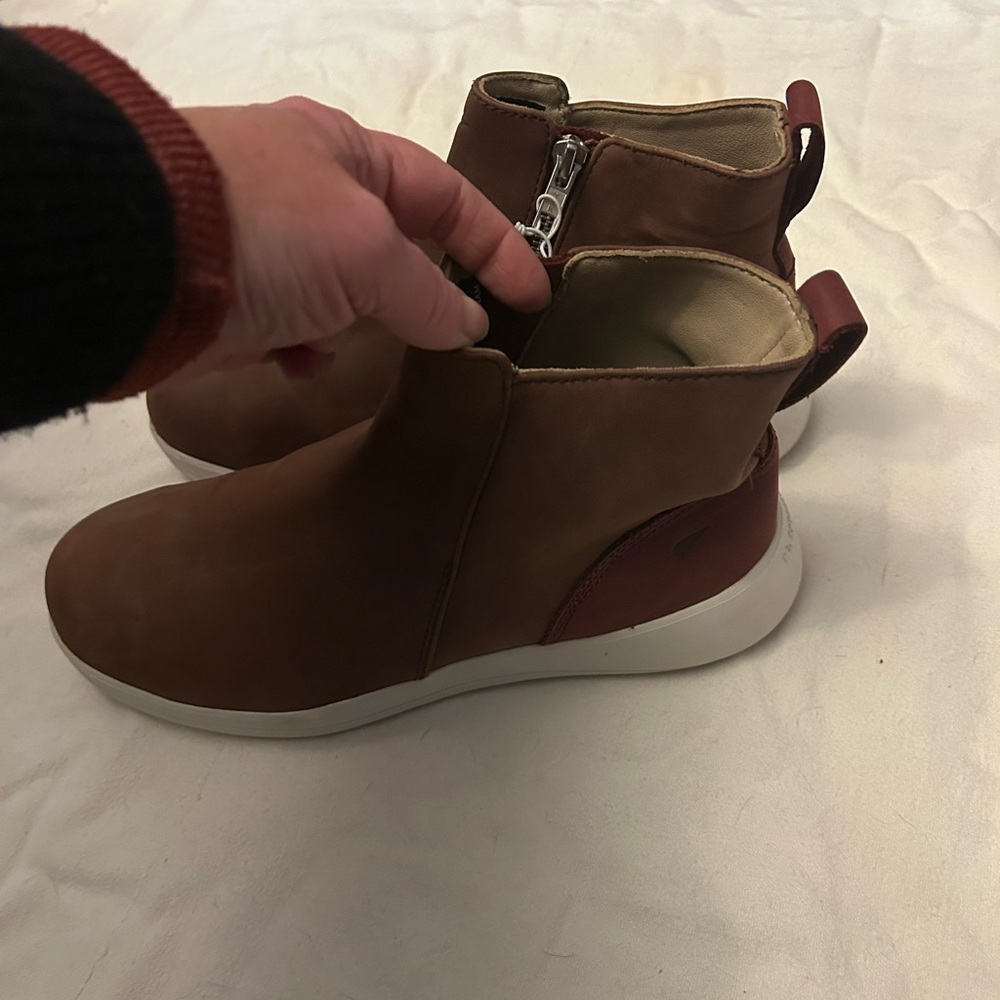 Red Wing Shoes Brown Heeled Boots steel toes side zippers zero g lite